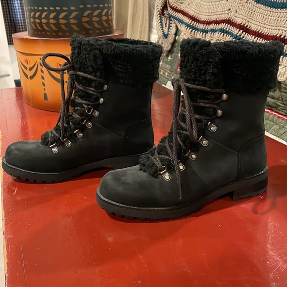 Ugg shearling black boots - Picture 2 of 5